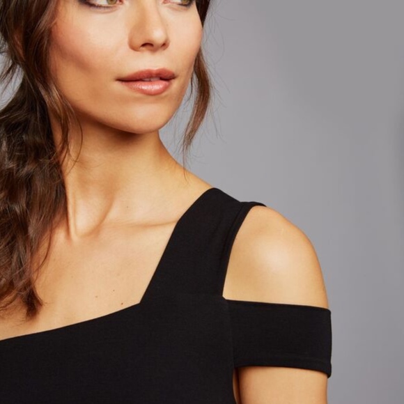 Isabella Oliver Maternity Black One Shoulder Dress - Picture 7 of 7